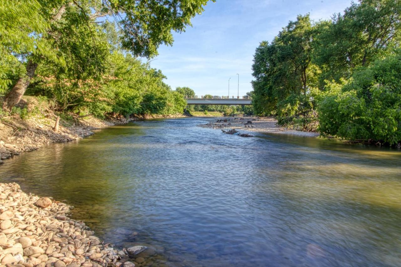 Fantastic Location! River And Mountain Views 2Br/2Ba Sleeps 6 Pigeon Forge Eksteriør bilde